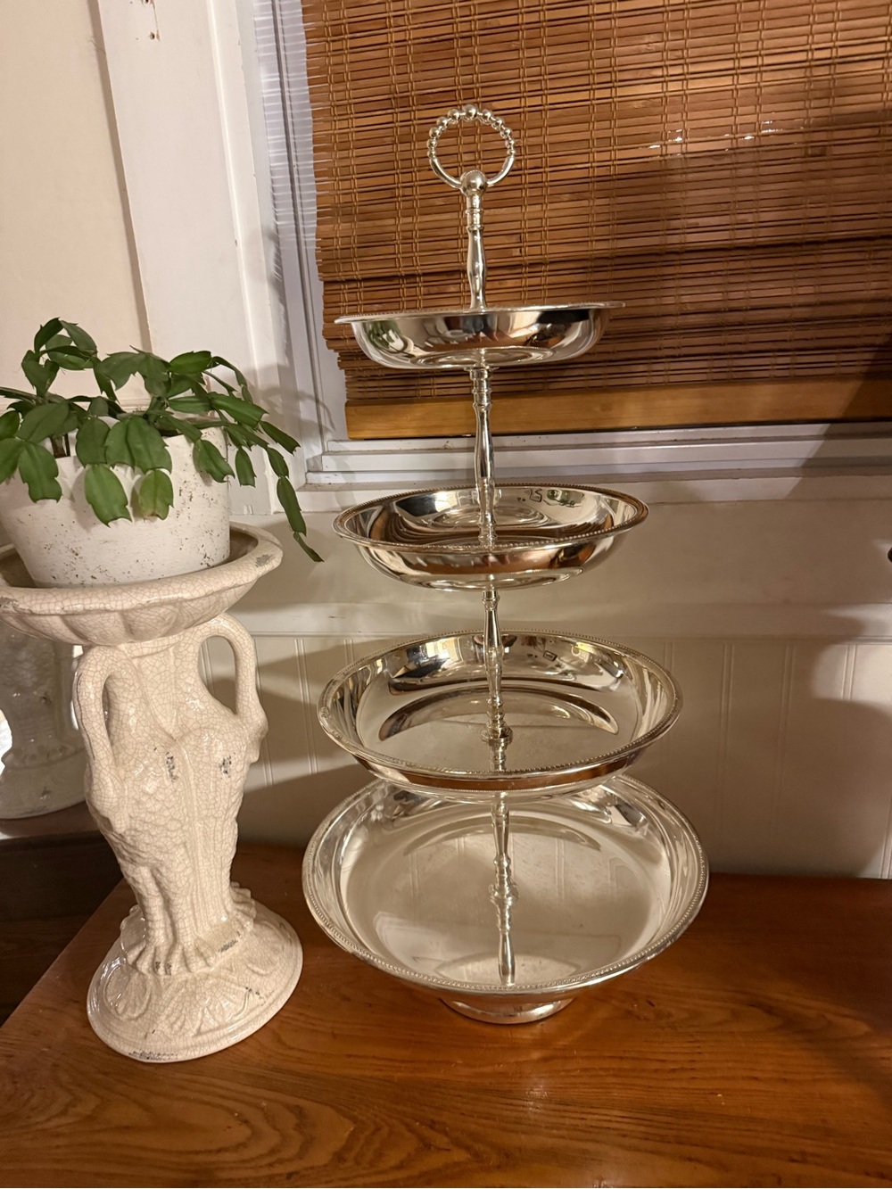 Godinger Silver Plated "Strand of Pearls" 4-Tier Round Serving Stand